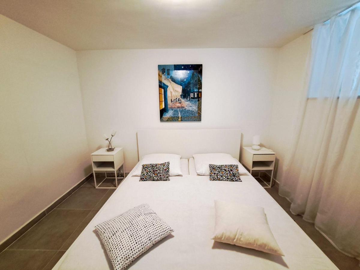 Apartments Ivanka Supetar Exteriör bild