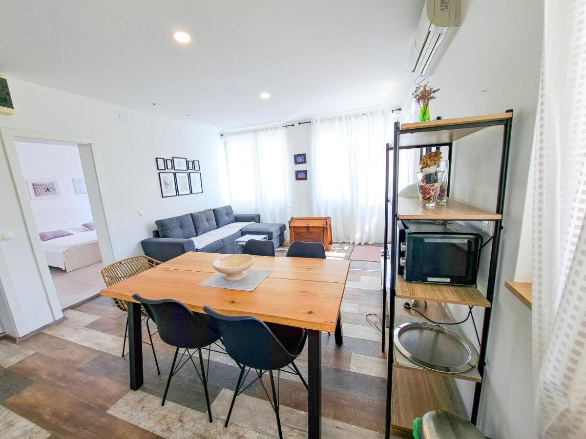 Apartments Ivanka Supetar Exteriör bild